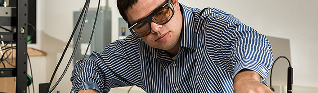 Mechanical engineering grad student works in Spencer Lab.