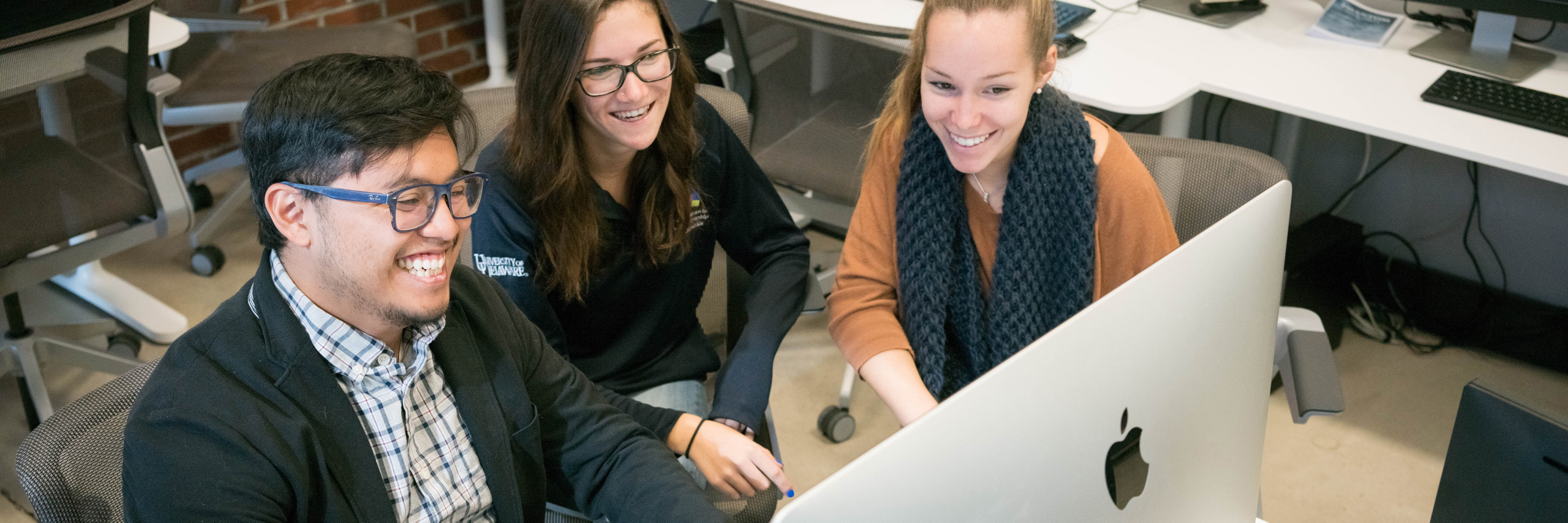 Horn Entrepreneurship students collaborating Horn Entrepreneurship students collaborating