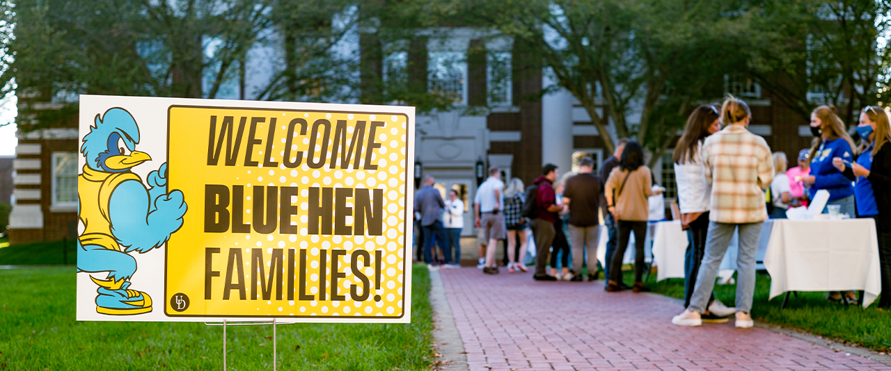 Sign that reads "Welcome Blue Hen Families!"