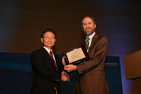 UD's TsuWei Chou selected World Fellow of composites