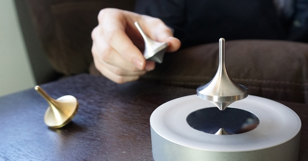 Levitating top can easily spin for 30 to 45 minutes