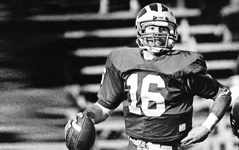 Rich Gannon playing QB for UD in 1985