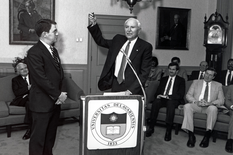 UD President E.A. Trabant handing the keys over to President David Roselle. Photo taken at the time of President Roselle’s transition to office in May 1990.
