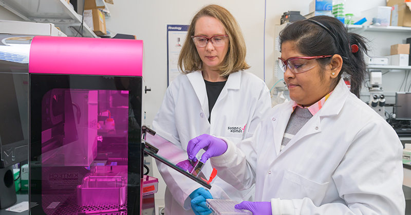 Kloxin (left) and postdoctoral researcher Lina Pradham working in the Kloxin lab in the Ammon Pinizzotto Biopharmaceutical Innovation Center. Kloxin is the 19th UD faculty member (both past and current) to be inducted as an AIMBE Fellow.