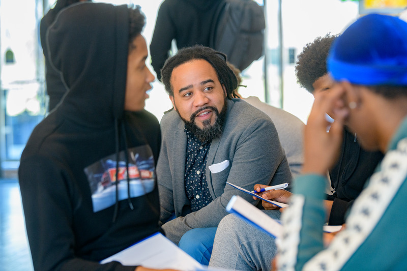 Roderick L. Carey, assistant professor in UD’s College of Education and Human Development, meets with high school students at the Delaware Art Museum. 