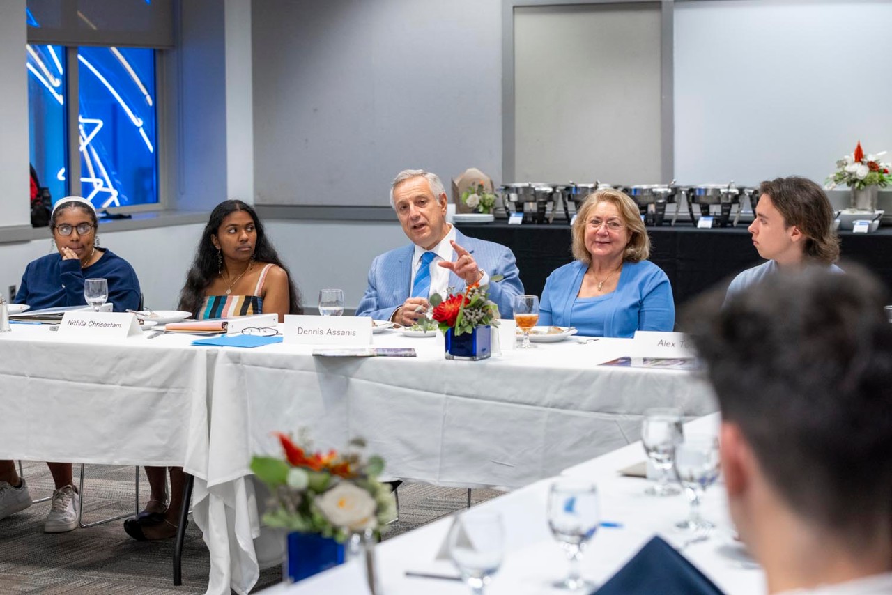 UD President Dennis Assanis speaks with UD students at the first meeting of the President's Student Advisory Council