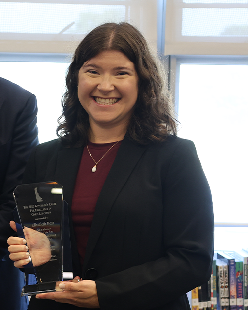 Portrait of Lizi Bear