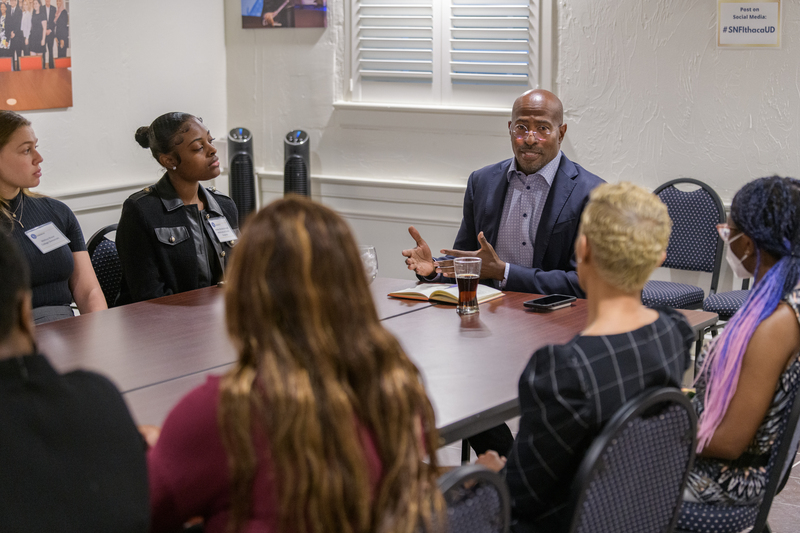 Photo of SNF Ithaca Senior Fellow Van Jones with students during a seminar class