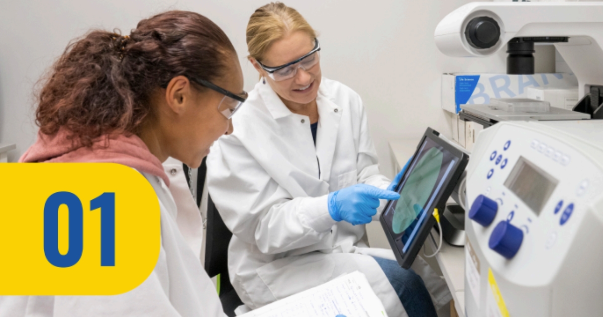 Two women in a lab.