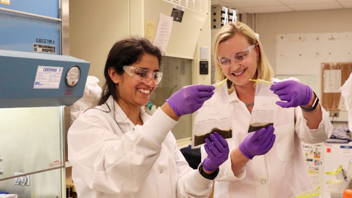 Dr. Kali Kniel with her graduate student in the lab