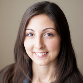 A headshot photo of Kelly Davidson