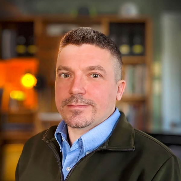 Headshot of Josh Twardowski