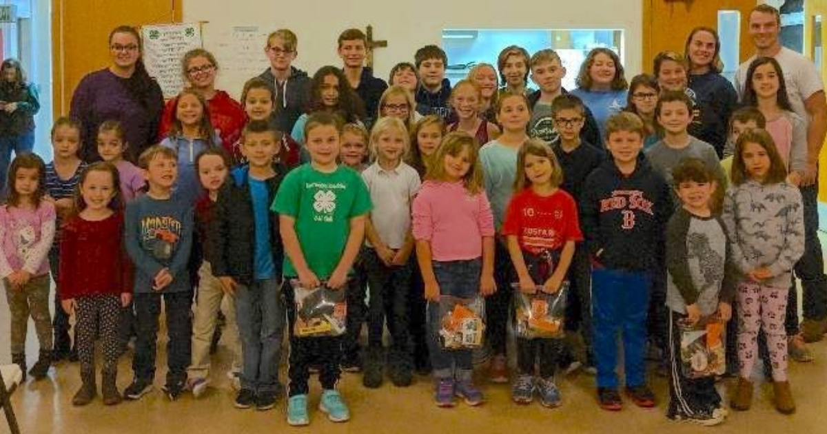 Harrington Sunshine 4-H Club members of all ages pose for a photo.