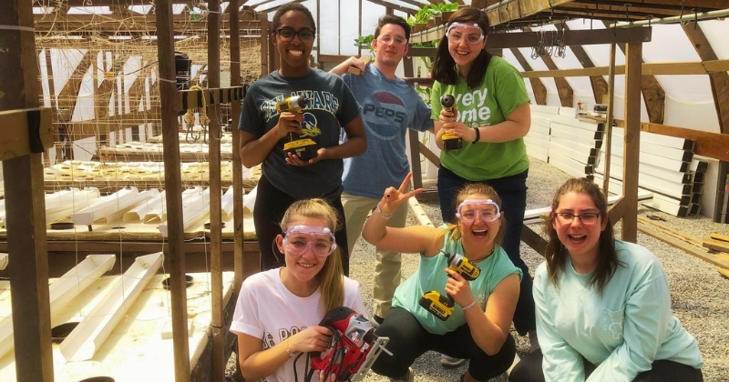 Efe Boateng, Tyler Gawel, Megan Haegley, Chloe Hundley, Jenna Roche and Rachel Widom on their alternative break trip to Pulaski, Virginia. (Left to right)