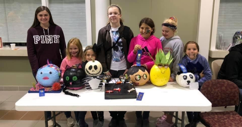 Lucky Leaf 4-H Club Pumpkin Painting