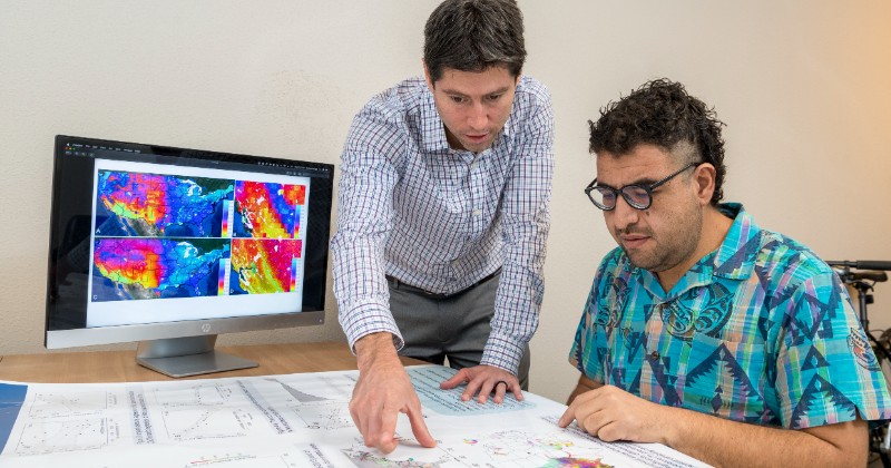 Rodrigo Vargas, pictured here advising UD alumnus Mario Guevara 2022 Piers J. Sellers Global Environmental Change Mid-Career Award Rodrigo Vargas, pictured here advising UD alumnus Mario Guevara, earned the 2022 Piers J. Sellers Global Environmental Change Mid-Career Award from the American Geophysical Union.