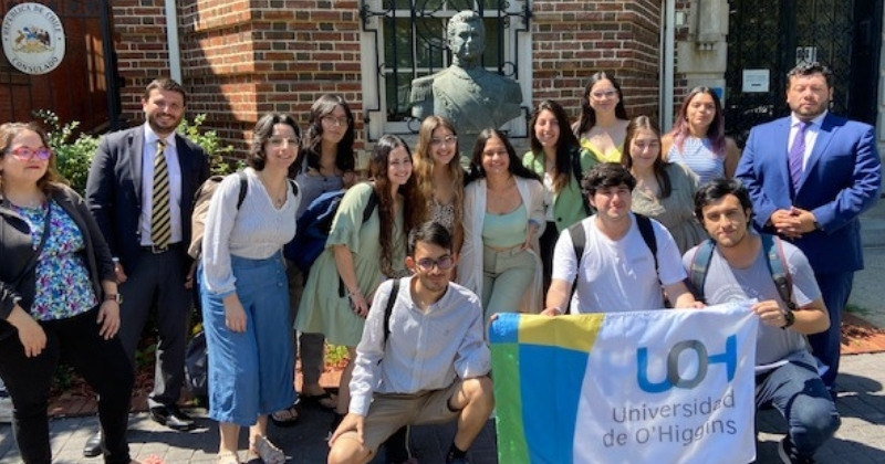 Universidad de O'Higgins students pose at the Embassy of Chile in Washington, D.C. in front of the statue of the founder of Chile, Bernardo O’Higgins.