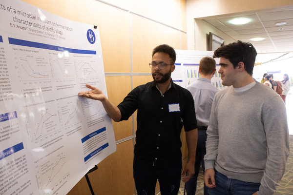 Elon Souza Aniceto, a visiting Ph.D. candidate from Brazil studying in the Department of Animal and Food Sciences, explains his research on the effects of a microbial inoculant on fermentation characteristics of alfalfa silage.
