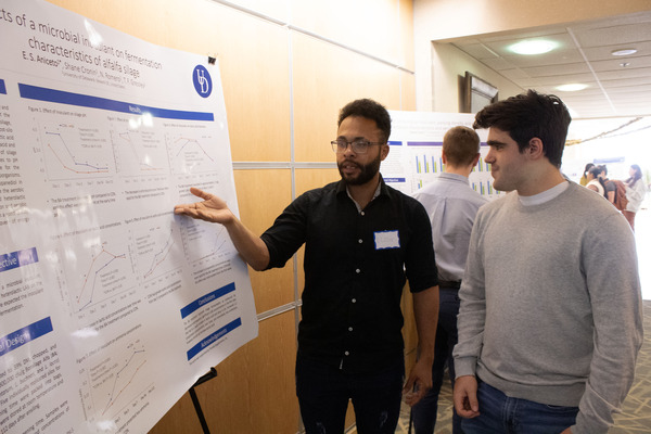Elon Souza Aniceto Elon Souza Aniceto, a visiting Ph.D. candidate from Brazil studying in the Department of Animal and Food Sciences, explains his research on the effects of a microbial inoculant on fermentation characteristics of alfalfa silage.