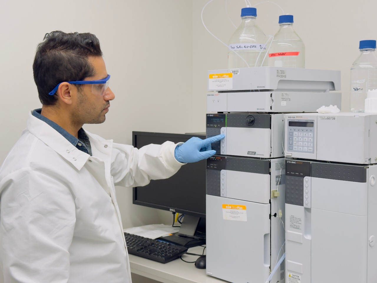Shafeekh Muyyarikkandy sets up a machine that helps identify different chemical compounds.