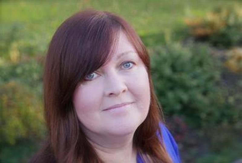 Jennifer Barker headshot