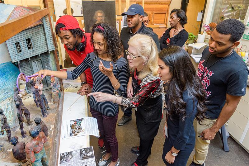 Joyce Hill Stoner looking at artwork with students Joyce Hill Stoner looking at artwork with students