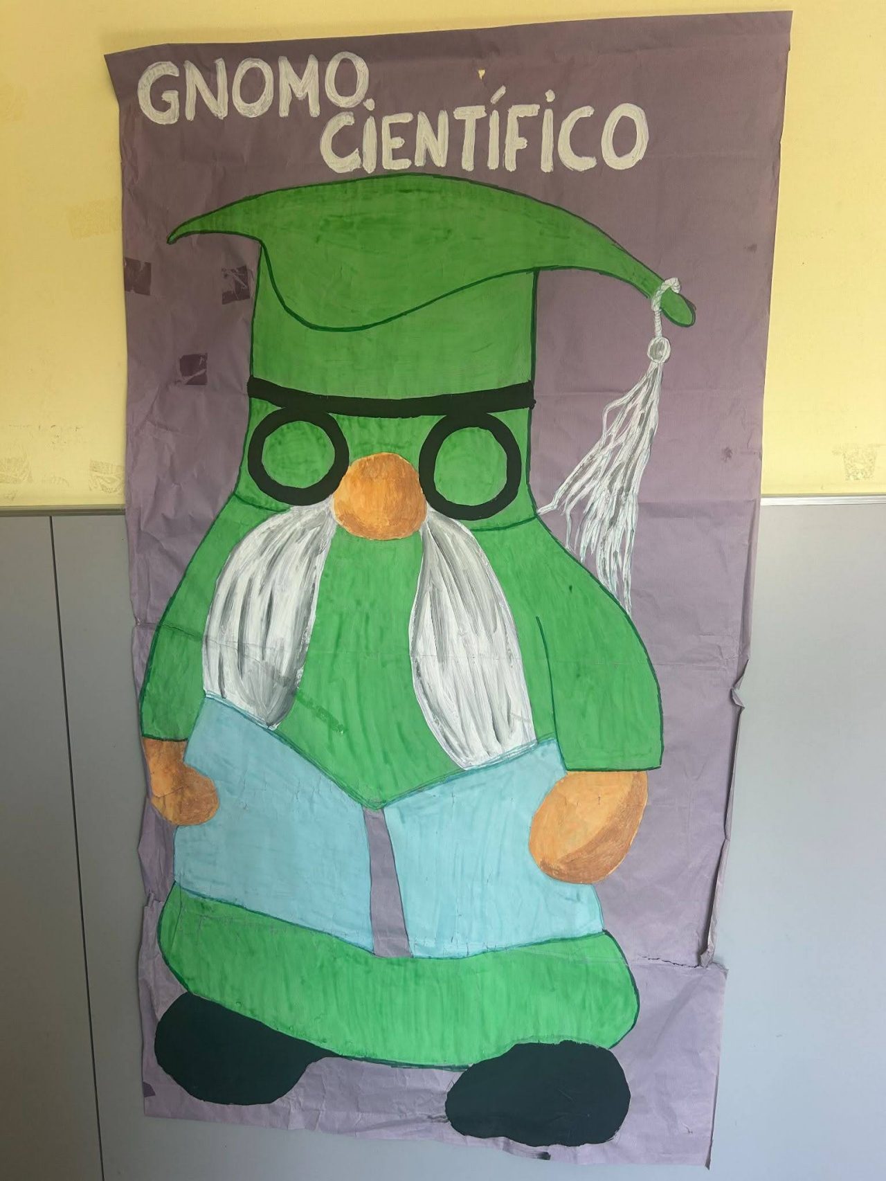A visual display of a “Gnomo Científico” from Colegio de Prácticas.