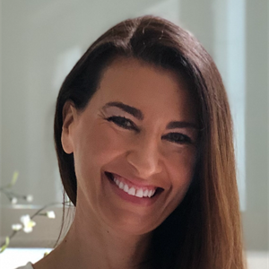 Julia Domínguez headshot