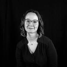 Della Hall headshot