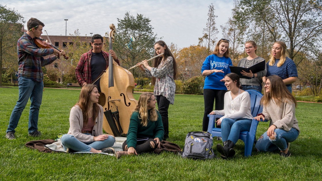 UD’s music students practice on the CFA circle between classes