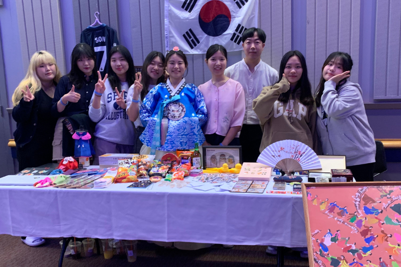 Noh Sojeong (center) wears a traditional Korean dress with a jokduri (a small coronet) at 2023 FON.