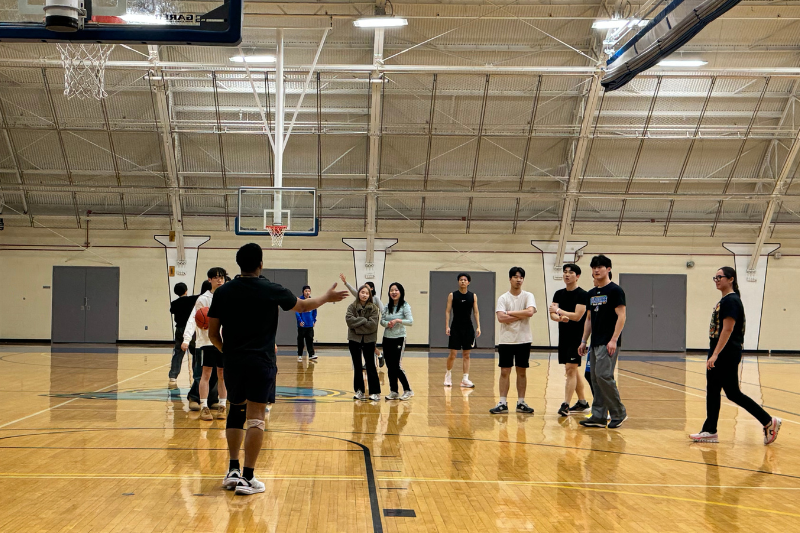Students playing basketball in UD’s Lil Bob Gym.