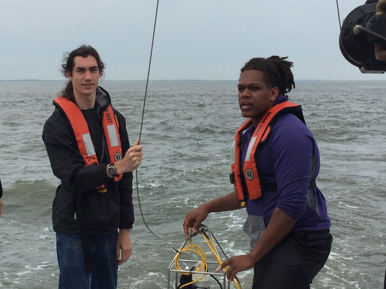 Two REU students onboard the R/V Daiber