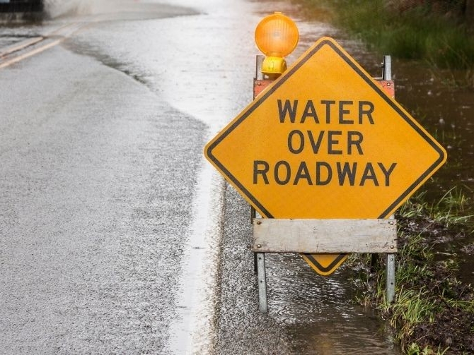 Flooding sign on road