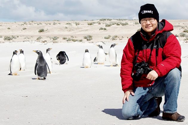 CEOE faculty Xinfeng Liang with penguins