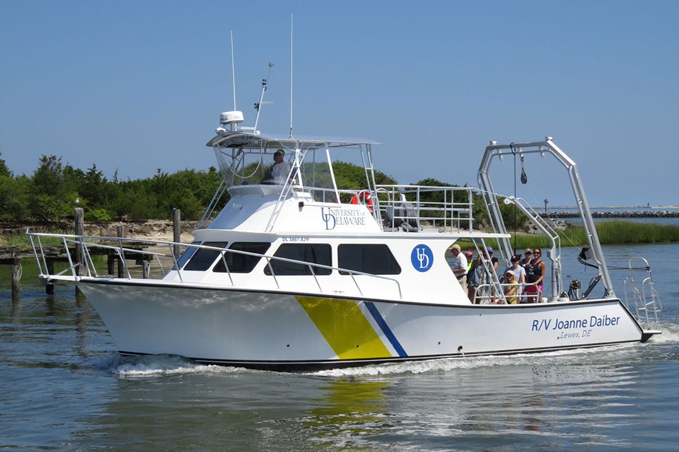 Students on the R/V Daiber underway