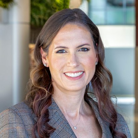 Stephanie Holmes Headshot