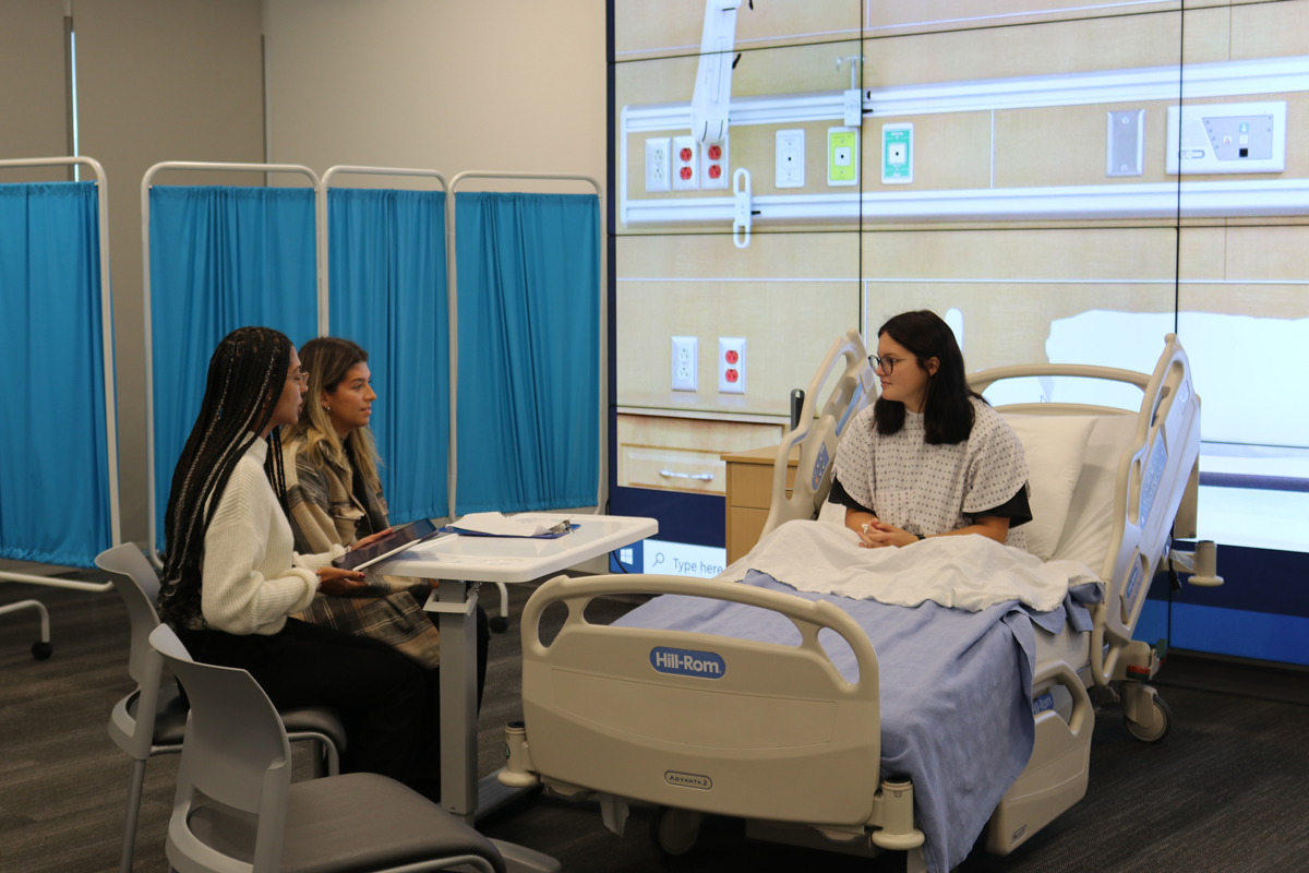 CHS-HBNS_Healthcare_Theatre_Sim-101823 Dietetics students doing a simulation with a Healthcare Theatre actor to simulate a dietary review and education in a clinical setting