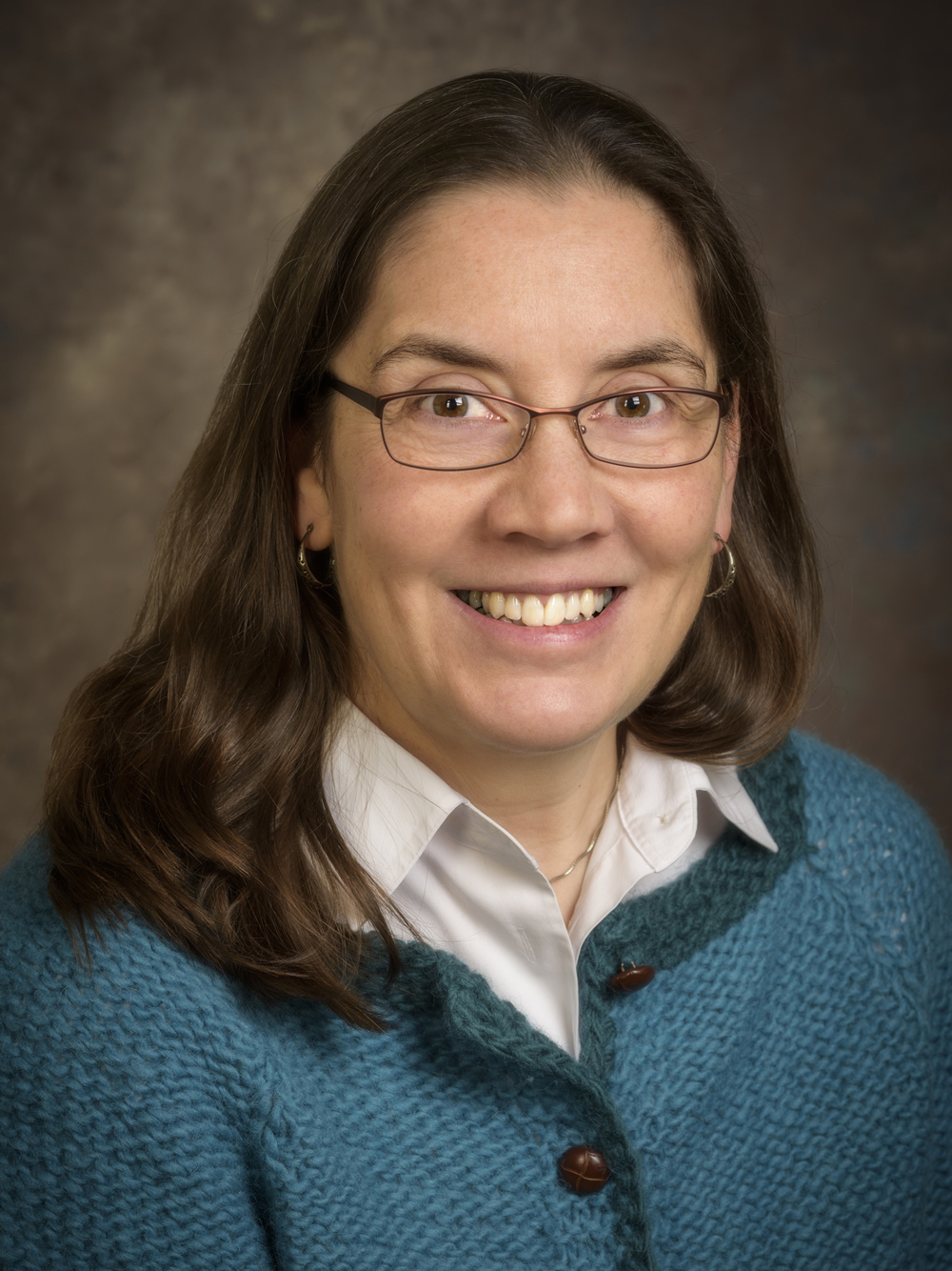 Nora Zelluk, Communications Specialist