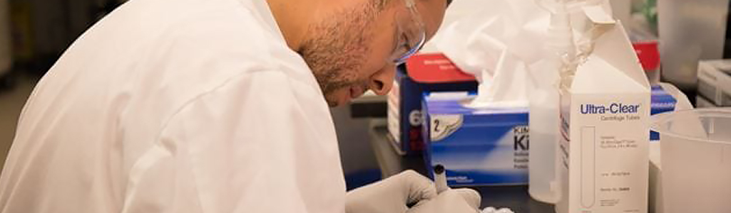 A male physiology student works on a lab.