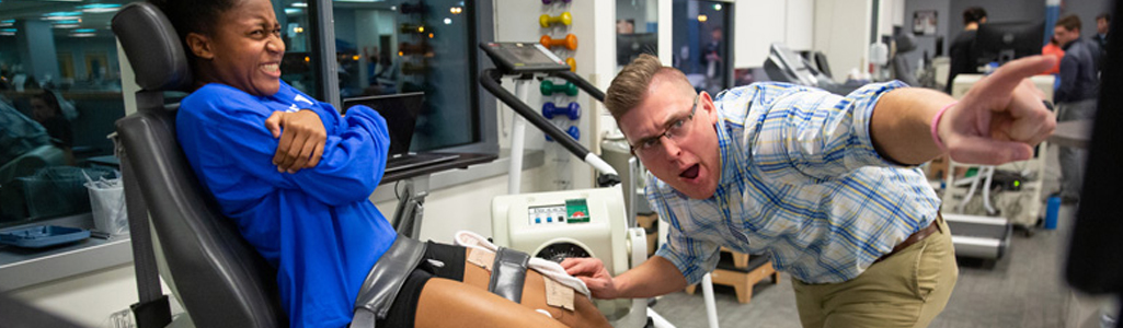 A patient receives physical therapy for a torn ACL from a student in the Physical Therapy Clinic on UD's STAR Campus.