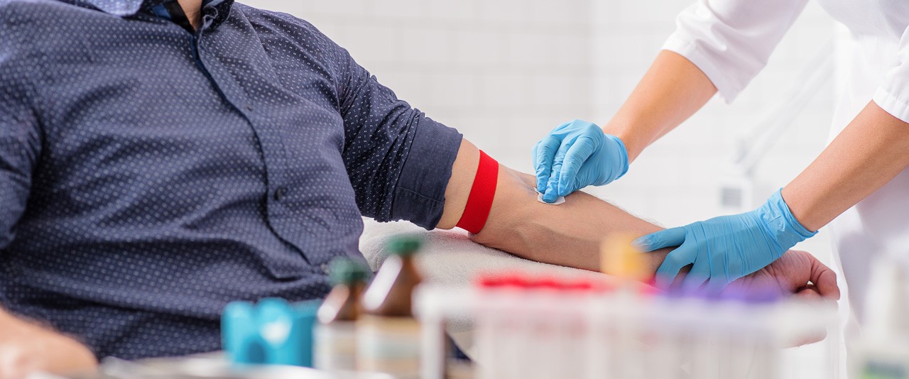 627290560 Preparing to give blood