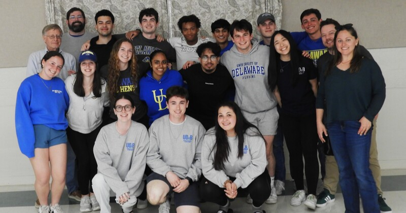 From Pennsylvania to North Carolina, alumni eagerly signed up to host meals in their homes and bring dinner to the students’ housing sites, united by a shared passion for their alma mater and the Blue Hen family.
