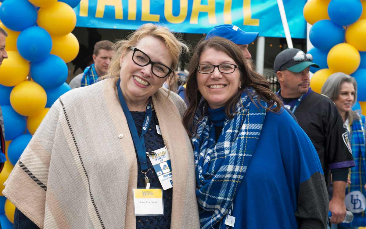 DAR Homecoming Blue Hen Alumni Tailgate DAR staff enjoy a Homecoming event hosted by the Office of Development and Alumni Relations.