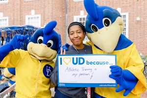 BabyBlue and YoUDee pose with a student on I Heart UD Day