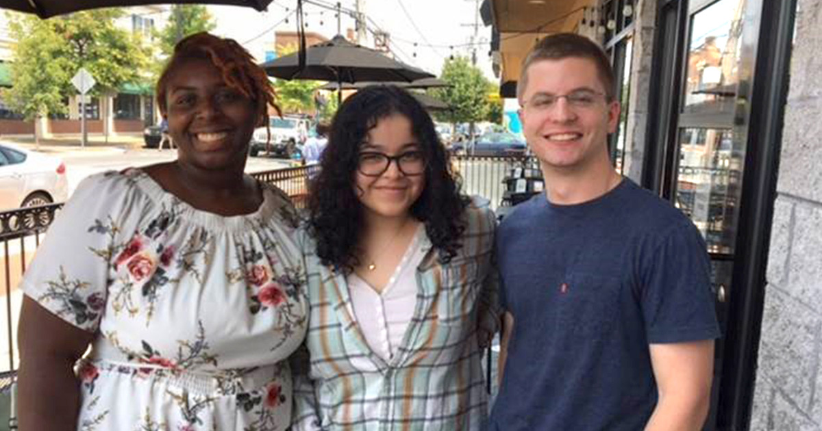  Fleck meets with Jasmine Garvin, EG22, and Anahi Pineda Garcia, EG23, who were able to pursue summer research thanks to philanthropy.