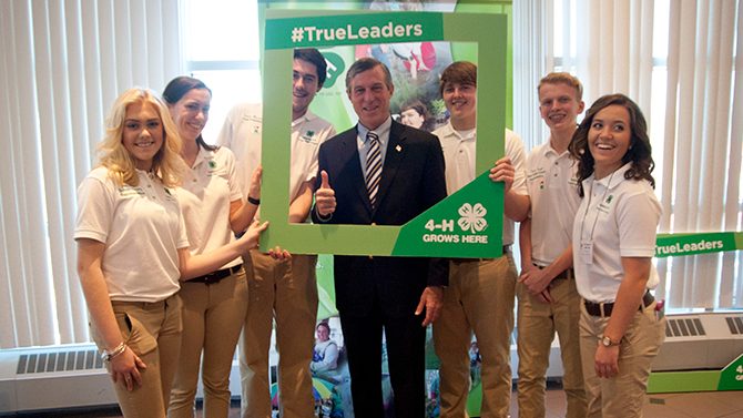 A group photo of Collegiate 4-H students