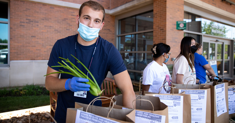 Robert Weimer, a senior majoring in nutrition and medical sciences, participated in a Health Professions Internship at the Helen F. Graham Cancer Center and Research Institute, where he helped coordinate a farmers market to promote the benefits of nutrition in cancer patients. Produce for the farmer’s market comes from UD’s Fresh To You Farm. 