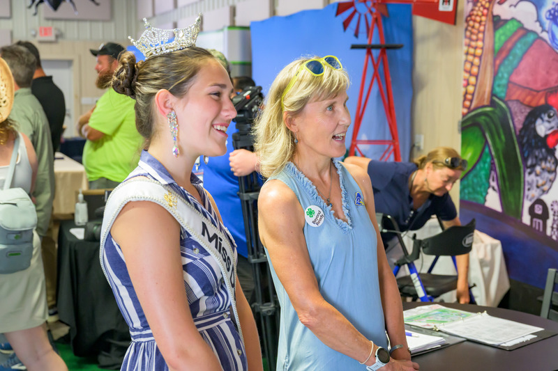 President Laura Carlson and Miss Delaware at the State Fair