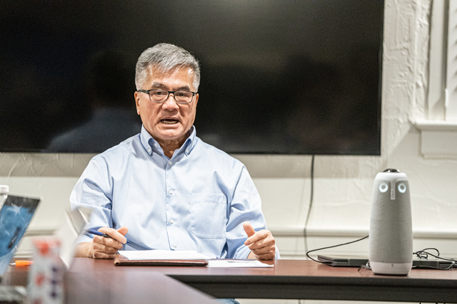 Senior Fellow Gary Locke teaching a classroom